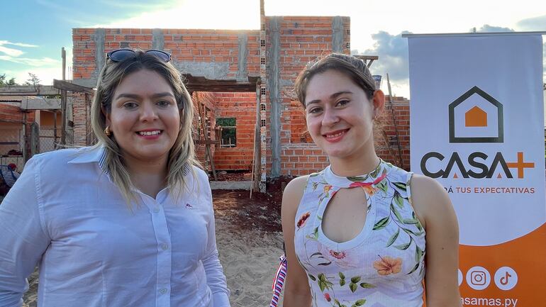 Cinthia Jara, marketing de CASA MÁS, y Jazmín Colmán.