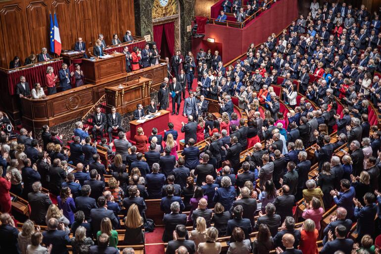  Francia se convertirá este lunes  en el primer país en proteger explícitamente en su Constitución la “libertad  garantizada” de las mujeres a abortar, en una votación histórica vista como un  mensaje al mundo tras varios reveses. 