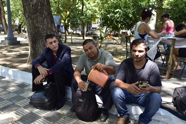 Según las previsiones meteorológicas, la próxima semana se guardará el mate y volverá a predominar el tereré para aplacar el calor.