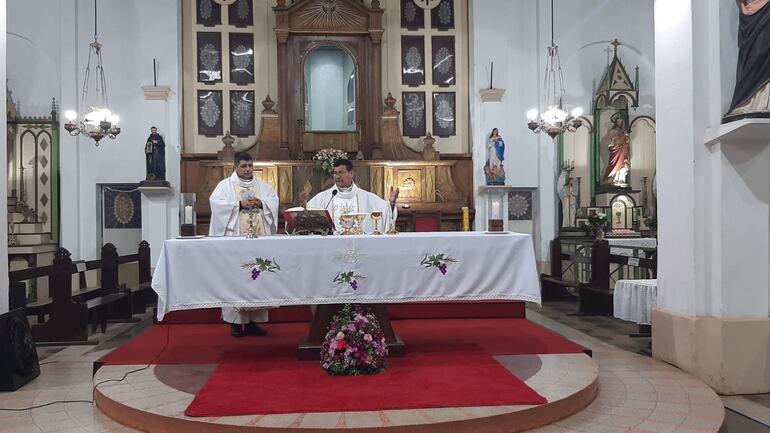 Varias autoridades, y familiares participaron de la misa de acción de gracias realizado en la Iglesia Nuestra Señora del Rosario.