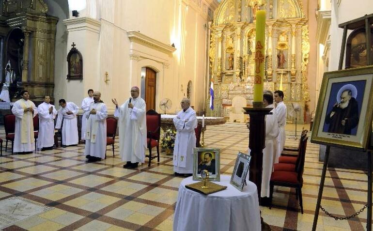 Las reliquias de San Pío llegaron al Paraguay durante una misión pastoral.
