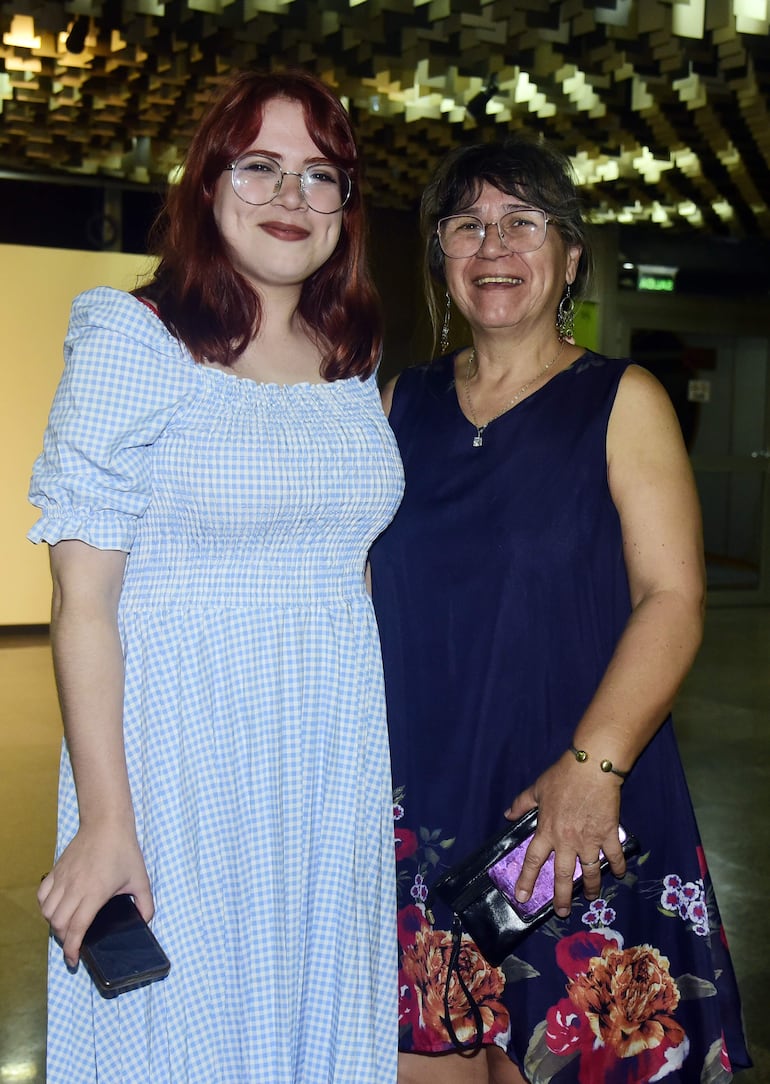 Alejandra Burgos y Matilde Vargas.