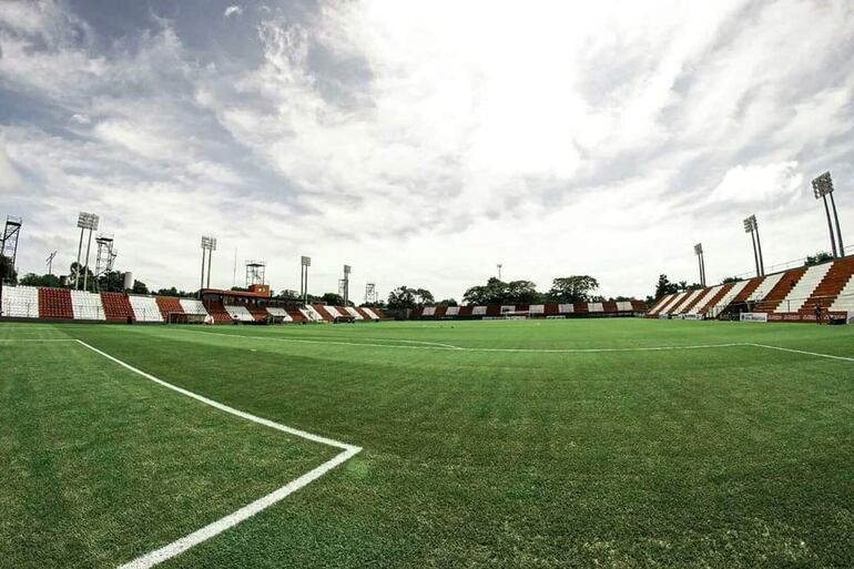 El estadio Ka'arendy del Club General Caballero de Juan León Mallorquín.