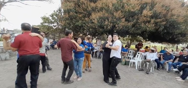 El baile formó parte del reencuentro en Costa Rosado.