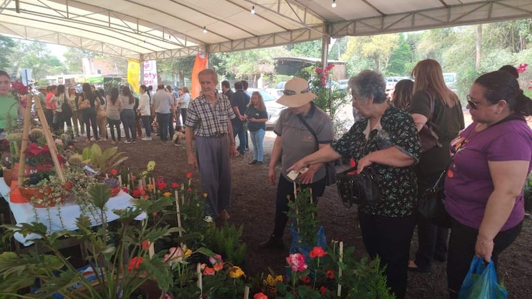 La séptima edición de la Expoferia Yvoty Rape quedó habilitada en la mañana de este jueves y se extenderá hasta el 30 de septiembre en la compañía Cabañas de la ciudad de Caacupé.