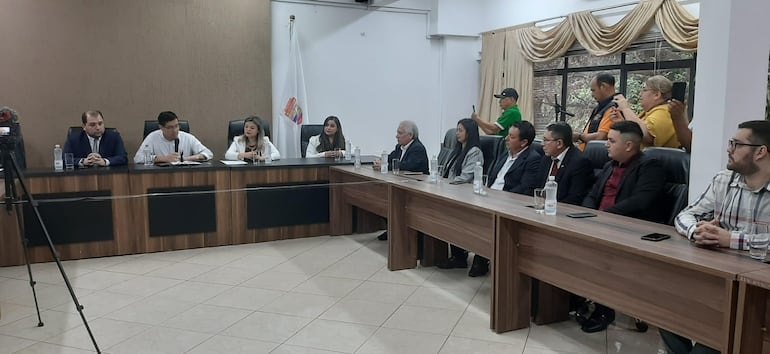 La conferencia de prensa de esta mañana en la Gobernación de Alto Paraná.