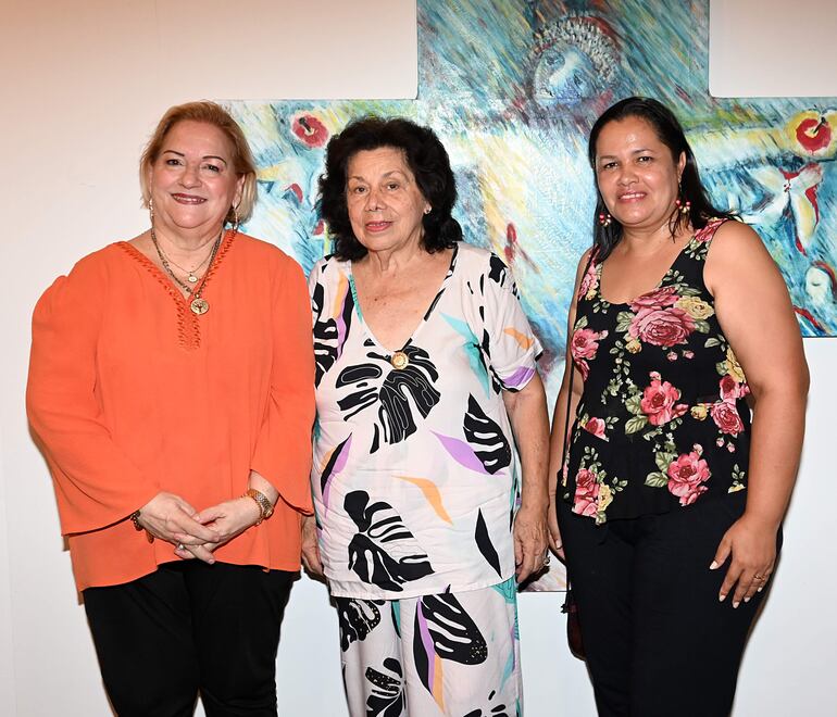 Gilda Medina, Marta Linares y Patricia Ortigoza.