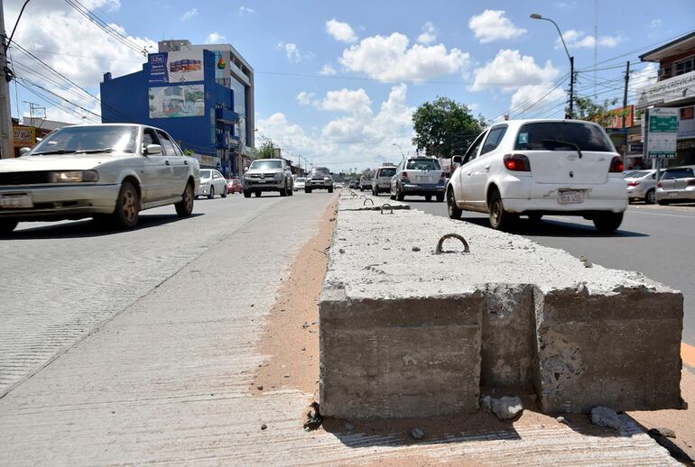 El MOPC desembolsó US$ 30 millones a Mota Engil, empresa que terminó apenas cerca del 30% de lo proyectado en la obra del  metrobús. Hizo obras parciales en un trayecto de 3,8 km, de los casi 12 km que debía tener el corredor central.