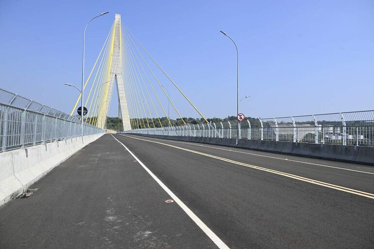 A casi dos años de su culminación, el Puente de la Integración no se utiliza por falta de obras complementarias. 