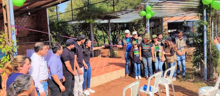 Cuatro jóvenes se aventuraron y habilitaron el restaurante donde sirven platos inspirados en mitológicos.