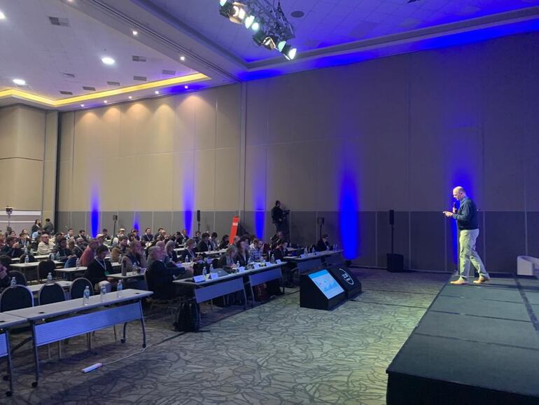 Claus Deblitz, director de la Red Agri Benchmark, exponiendo ayer en el foro de la carne.