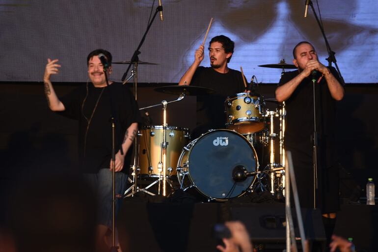 Banda paraguaya Ripe Banana Skins en el festival Asunciónico 2024 en el Parque Olímpico en Asunción Paraguay.