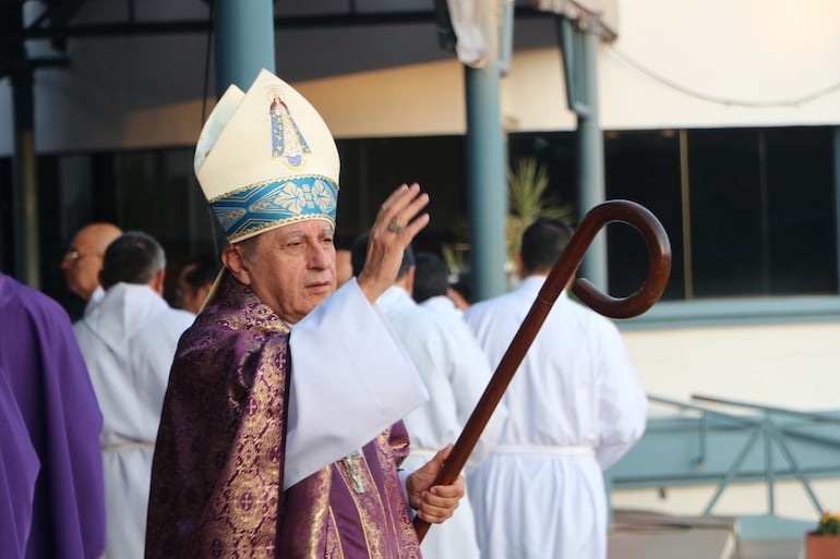 monseñor Ricardo Valenzuela presidió la misa en el santuario Nuestra Señora de los Milagros de Caacupé.