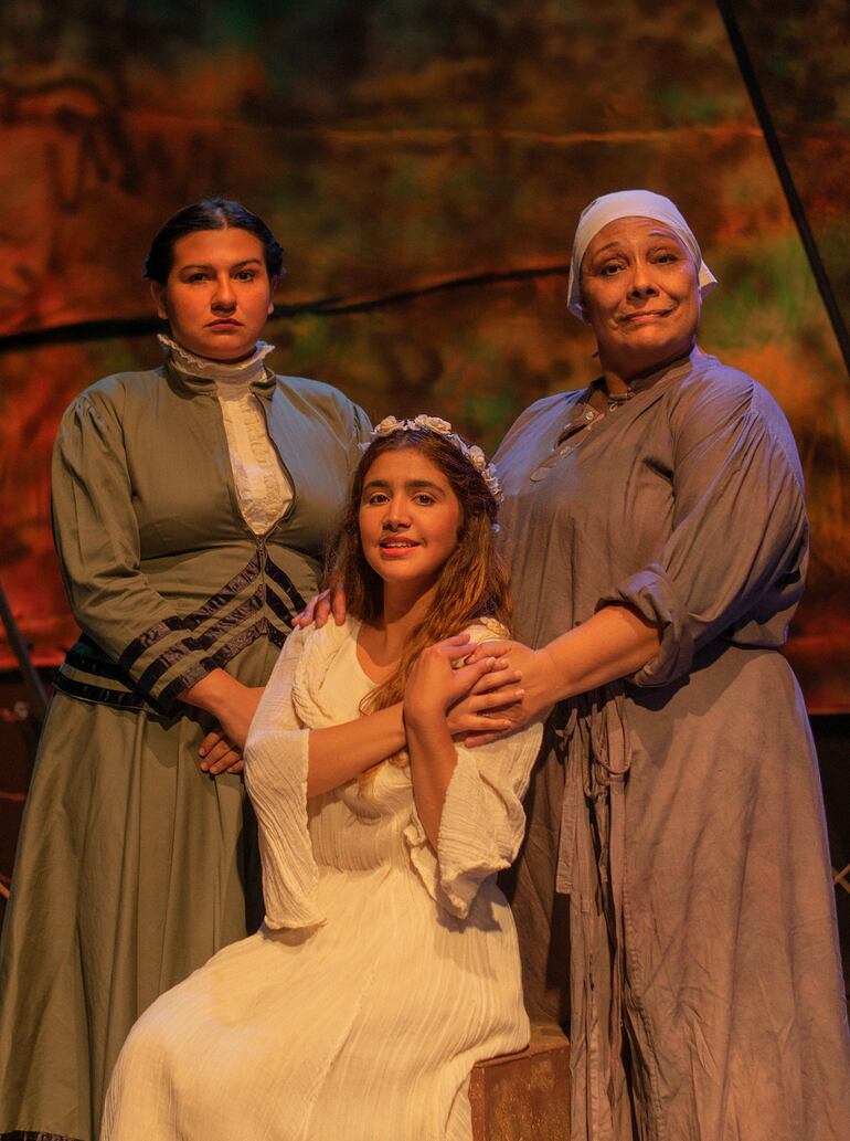 Alma Quiñónez, Elianne Quesnel y Patricia Reyna, la madre, hija y la ama.