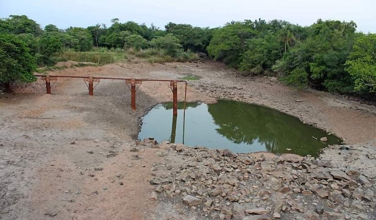 El acueducto se inició en Caapucú porque en  verano los reservorios de agua quedan desabastecidos del vital líquido.