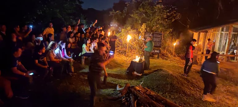 El recorrido en Yaguarón incluyó la visita, a la compañía Zaguazú, que según la leyenda en la zona vivía la bruja Yaharí.