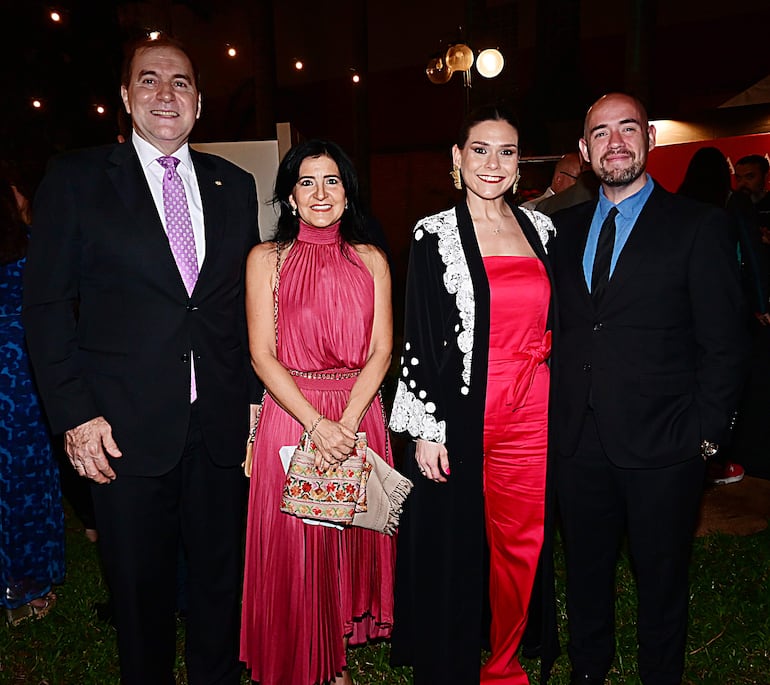 Julio Arriola, Adriana Arza, Lorena Rigori y Diego Estigarribia. 