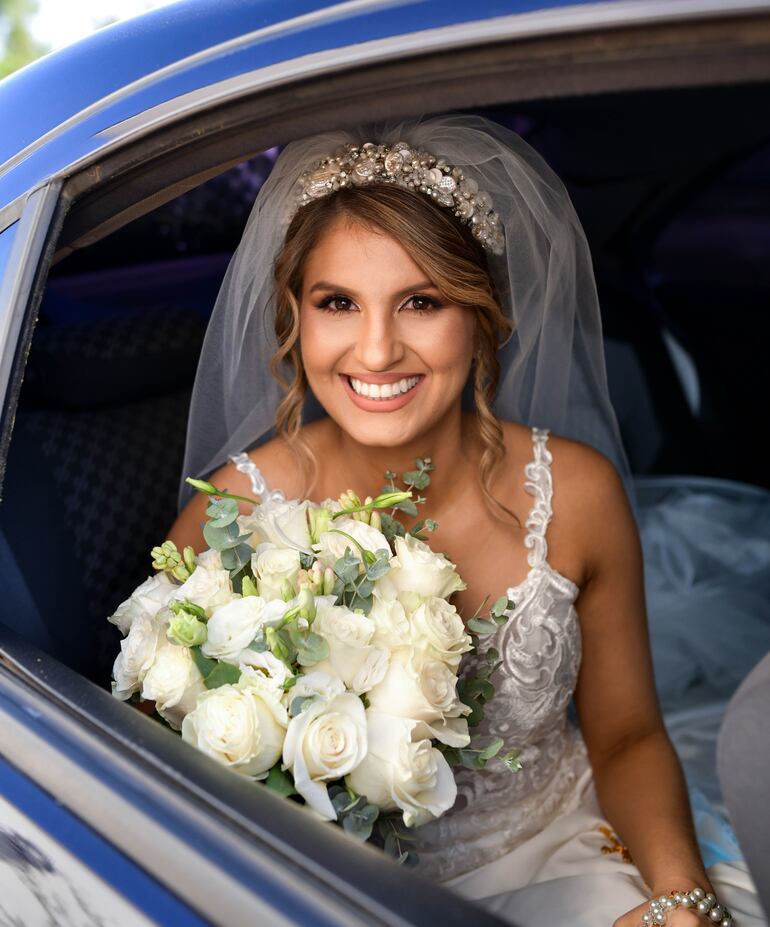 Camila Ocampos llegando a la capilla San Pío de Surubi’i. 