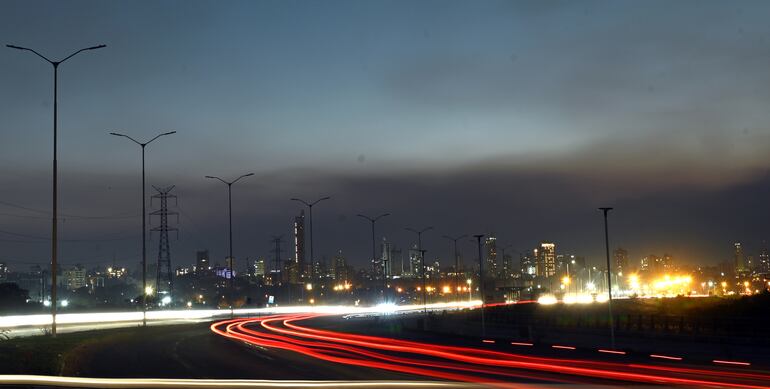 Costanera Norte de Asunción a oscuras por el robo de cables (foro de archivo)