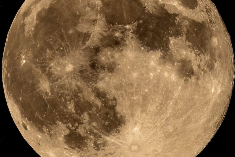 Luna llena, vista desde la Tierra.