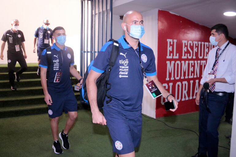 Carlos González está de titular en la formación de Paraguay.