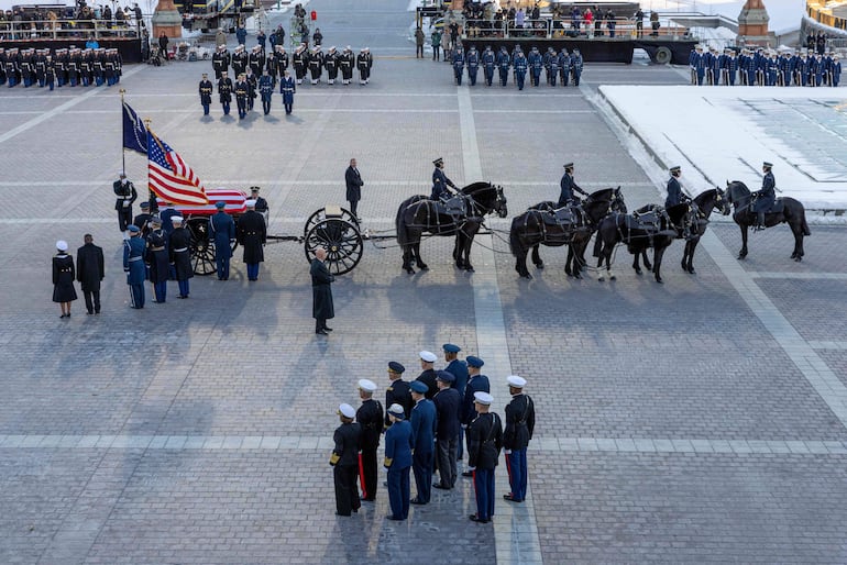 Estados Unidos despide con honores al expresidente Jimmy Carter, con una ceremonia en el Capitolio, en Washington, DC.