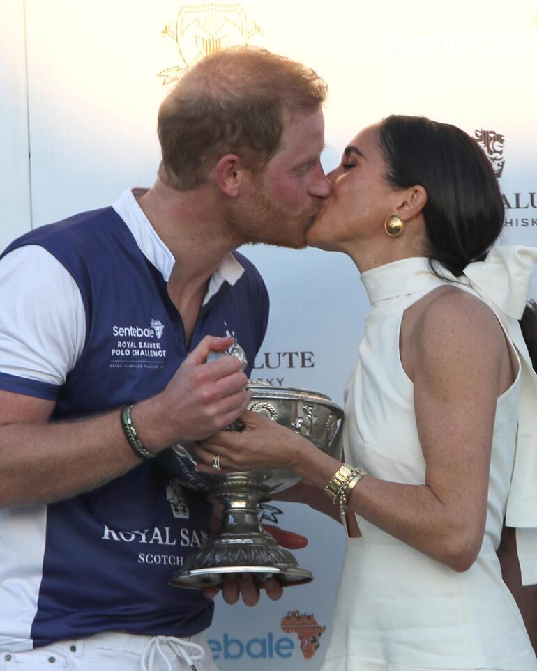 Enamorados, Harry y Meghan. (Instagram/Revista ¡HOLA!)