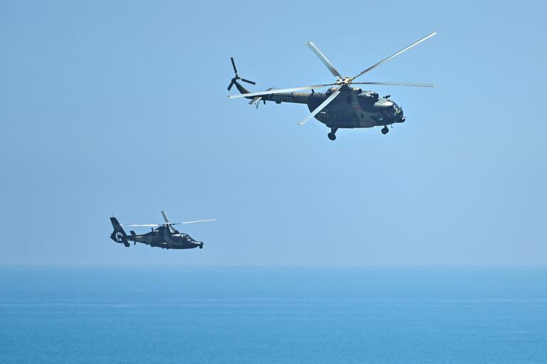 Helicópteros militares chinos durante un ejercicio en el Estrecho de Taiwán, en agosto de 2022.