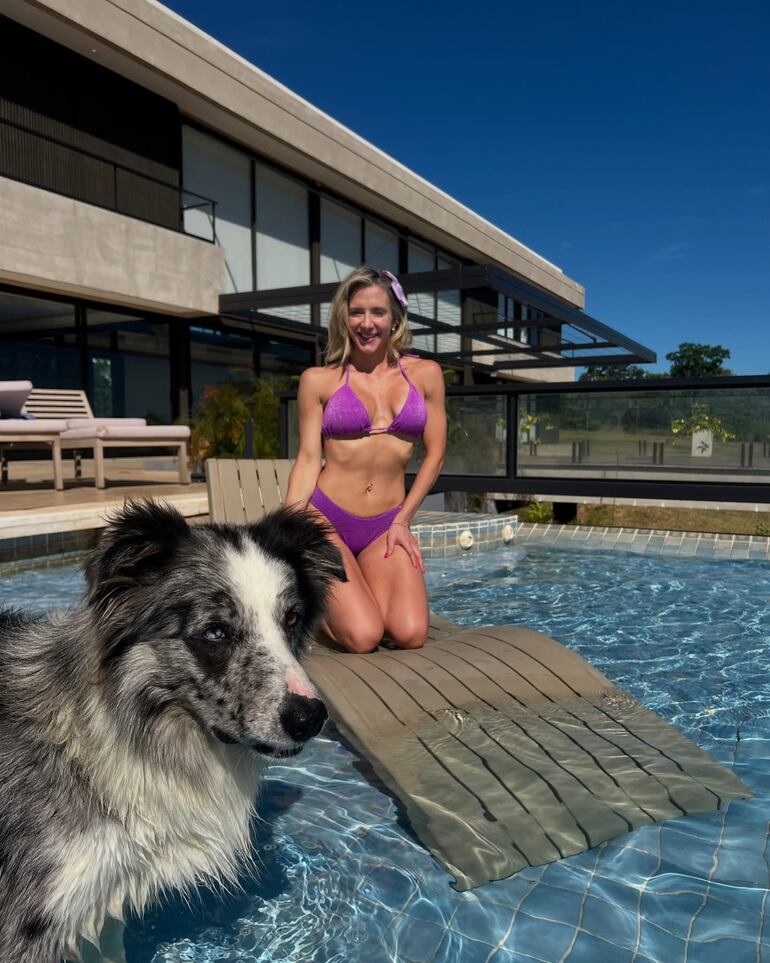 “Más perros que humanos, más bikini que ropa, más familia que extraños", expresó Flor Martino en sus redes durante su visita a Paraguay.
(Instagram/Flor Martino)