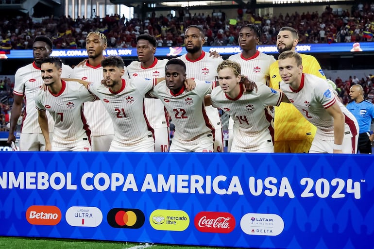 Arlington (United States), 05/07/2024.- The Canada starting eleven before the CONMEBOL Copa America 2024 Quarter-finals match between Venezuela and Canada, in Arlington, Texas, USA, 05 July 2024. EFE/EPA/KEVIN JAIRAJ
