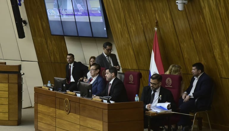 Raúl Latorre presidiendo la sesión en Cámara de Diputados.