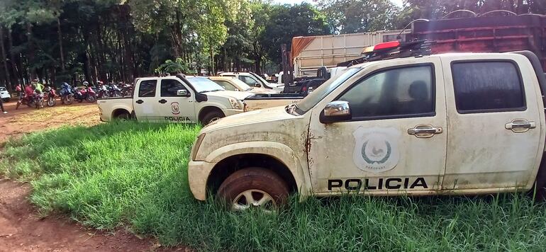 Patrulleras descompuestas en el predio de la Dirección de la Policía Nacional en el Alto Paraná.