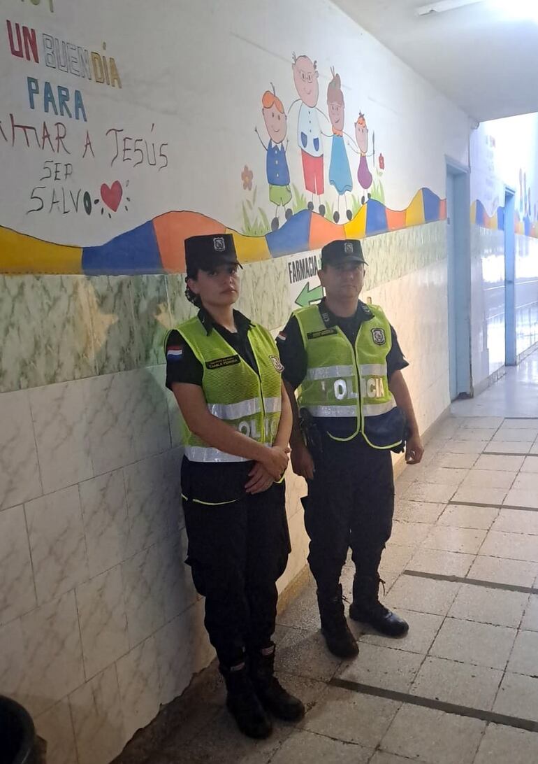 Los uniformados fueron desplegados al hospital de Loma Pytã.