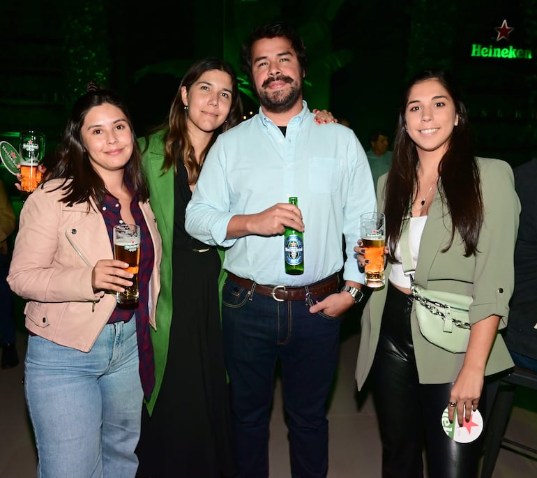 Romina Gamarra, Andrea Ferreira, Najib Biozzón y Agus Anderson.