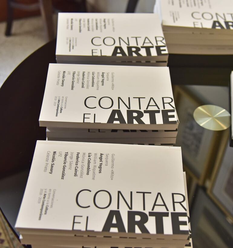 Ejemplares del segundo volumen de "Contar el Arte", que ya está disponible en la Fundación Texo para el arte contemporáneo.