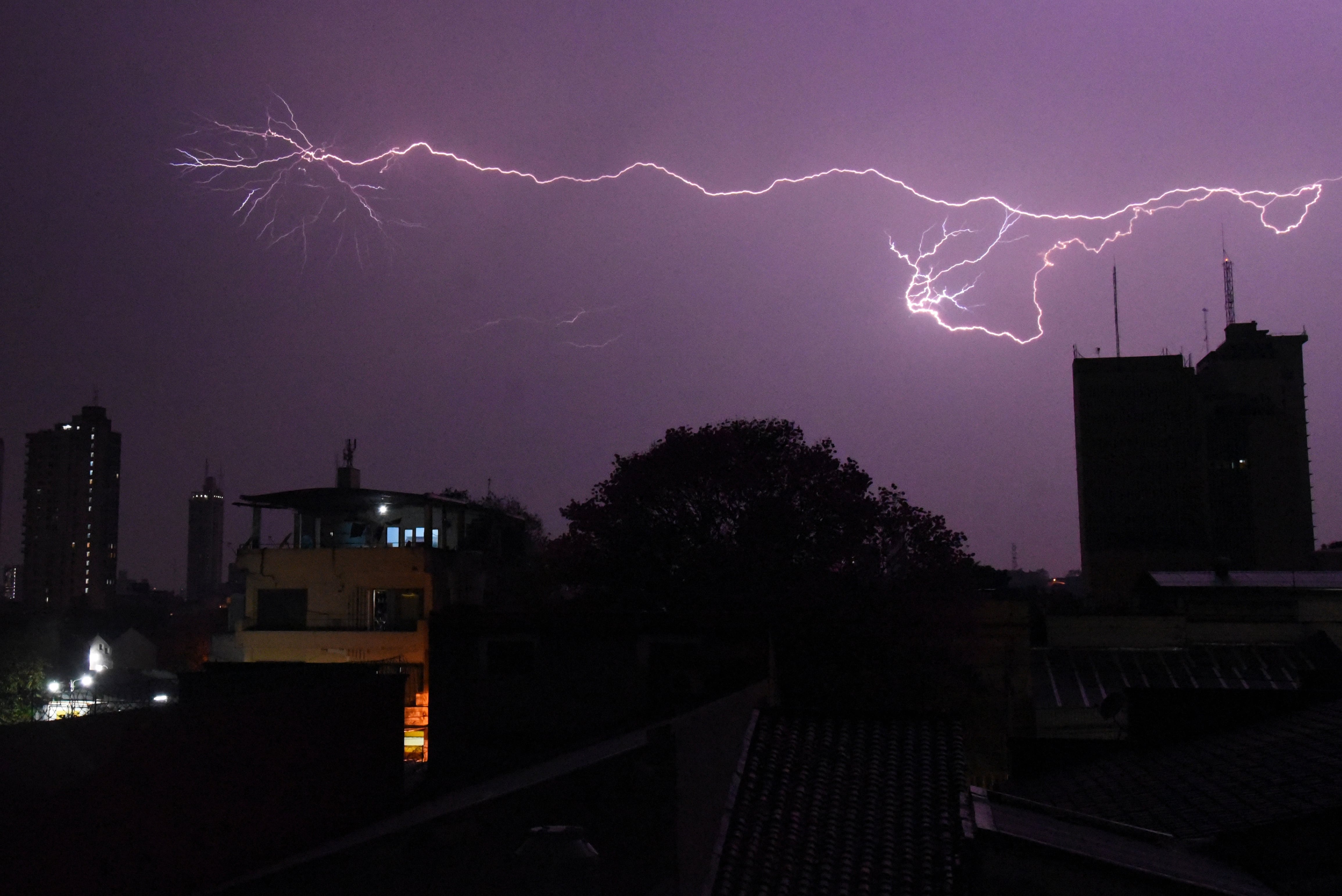 Meteorología: alerta de tormentas se expande y ya alcanza a 12 departamentos de Paraguay