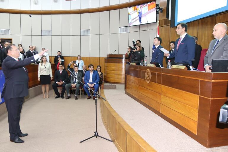 Jura de Ramón Retamozo (ANR, FR). Foto : Prensa Senado.