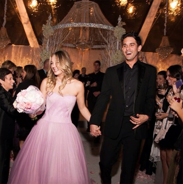 Kaley Cuoco cuando se casó con Ryan Sweeting. vistió un diseño de Vera Wang.