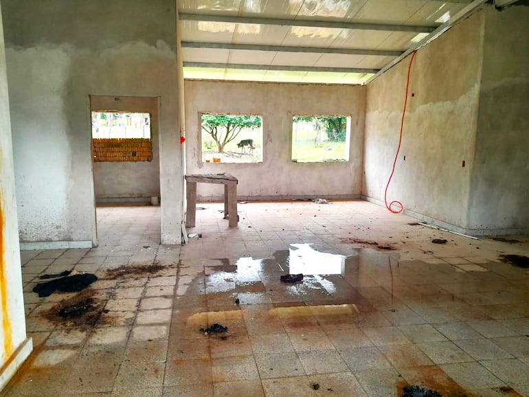 Obras de USF en los distritos de Paraguarí, están abandonadas. 