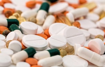 Imagen ilustrativa: pastillas, suplementos y medicamentos.