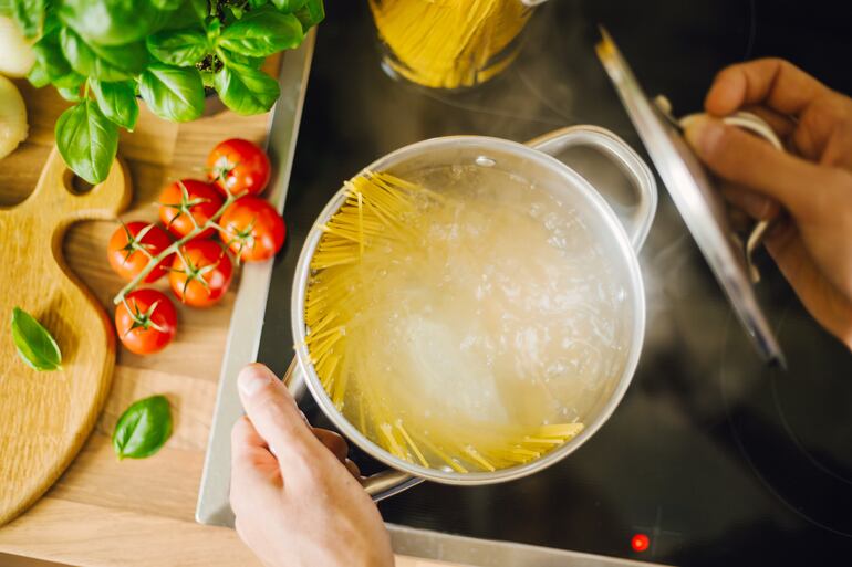 Las nuevas cocinas son capaces de detectar la forma y tamaño del recipiente y emiten un pitido para avisar si hay algún problema.