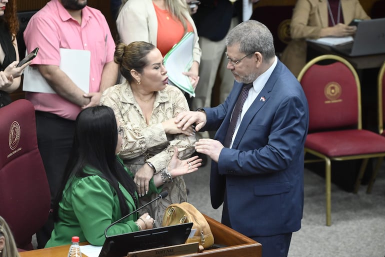 Los cartistas Norma Aquino, Noelia Cabrera y Antonio Barrios. 