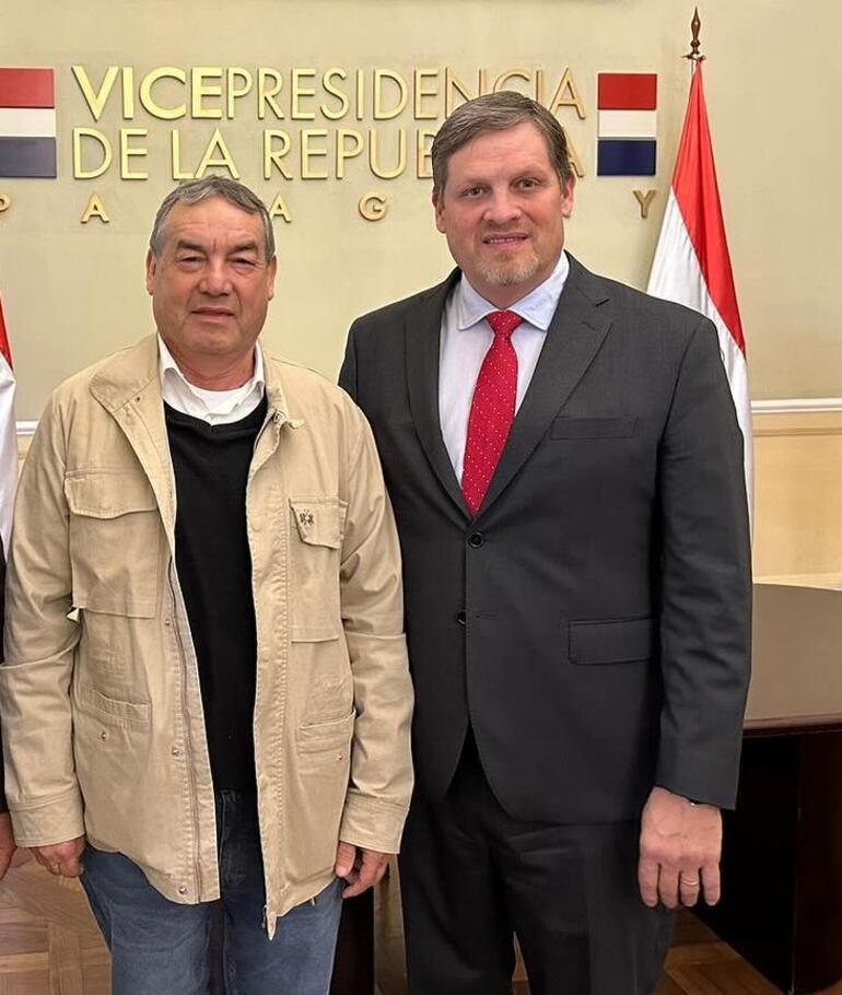 El senador Basilio "Bachi" Núñez, el diputado Eulalio "Lalo" Gomes y el  senador Natalicio Chase (ANR, HC).