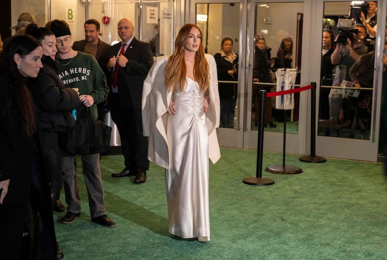 ¡Hermosa! Lindsay Lohan en la premier de "Irish Wish". (ANGELA WEISS / AFP)