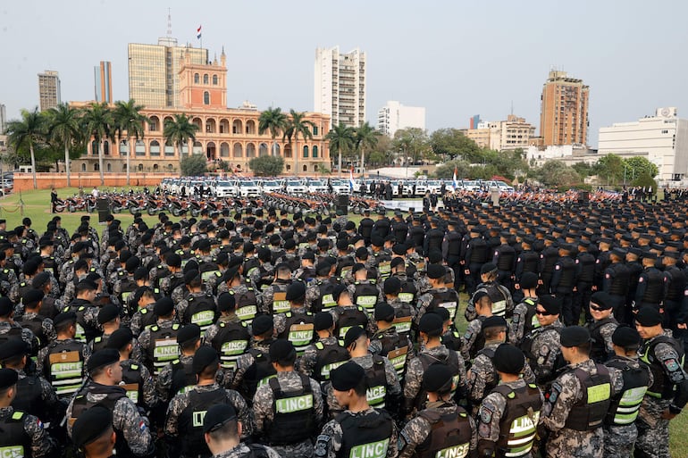 La Policía incorporará este fin de año 5.000 efectivos y en el 2025, igual cantidad.
