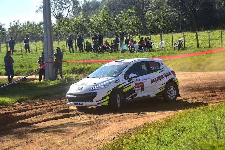 Gran triunfo de Omar Benítez con Heinz Enns en la general de la tracción sencilla por el Super Prime en La Colmena, con el Peugeot 207 RC R3T.