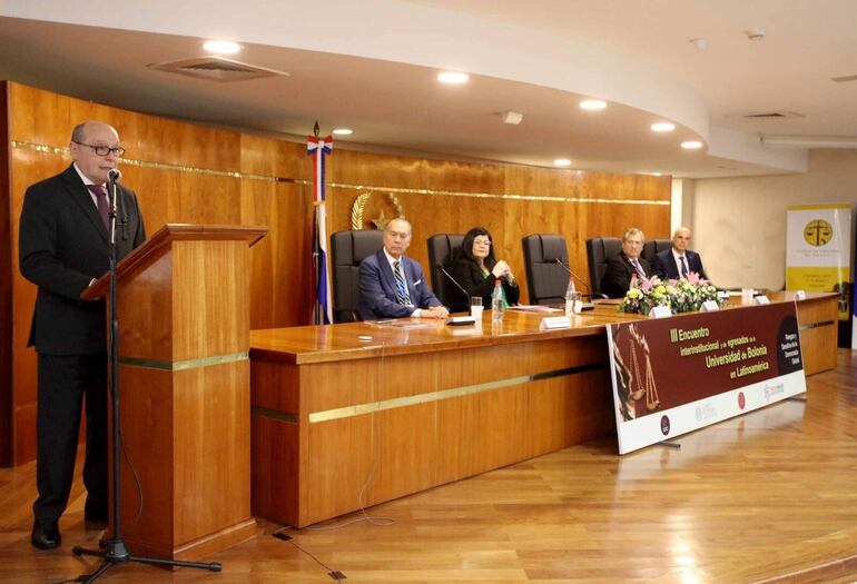 El presidente de la Corte Suprema César Diesel, en la habilitación del III Encuentro interinstitucional y de egresados de la Universidad de Bolonia en Latinoamérica.