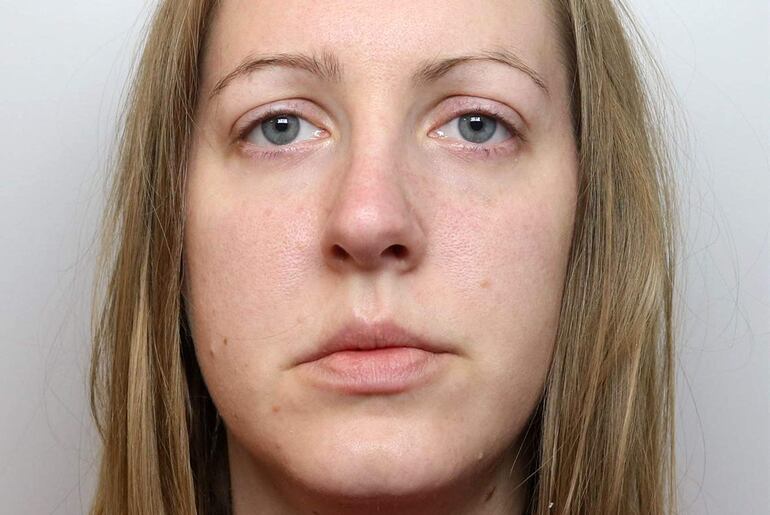 La enfermera británica Lucy Letby, de 33 años, ha sido condenada este lunes por un tribunal inglés a cadena perpetua por el asesinato de siete bebés y el intento de asesinato de otros seis en un hospital de Chester (noroeste de Inglaterra) entre 2015 y 2016.