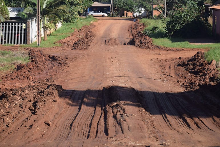 Según los conductores, esta calle no está preparada para el paso de camiones pesados.