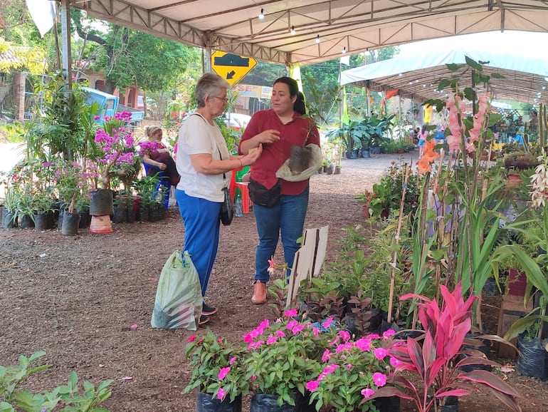 Noelia López Ortega destacó la buena comercialización de sus plantas.